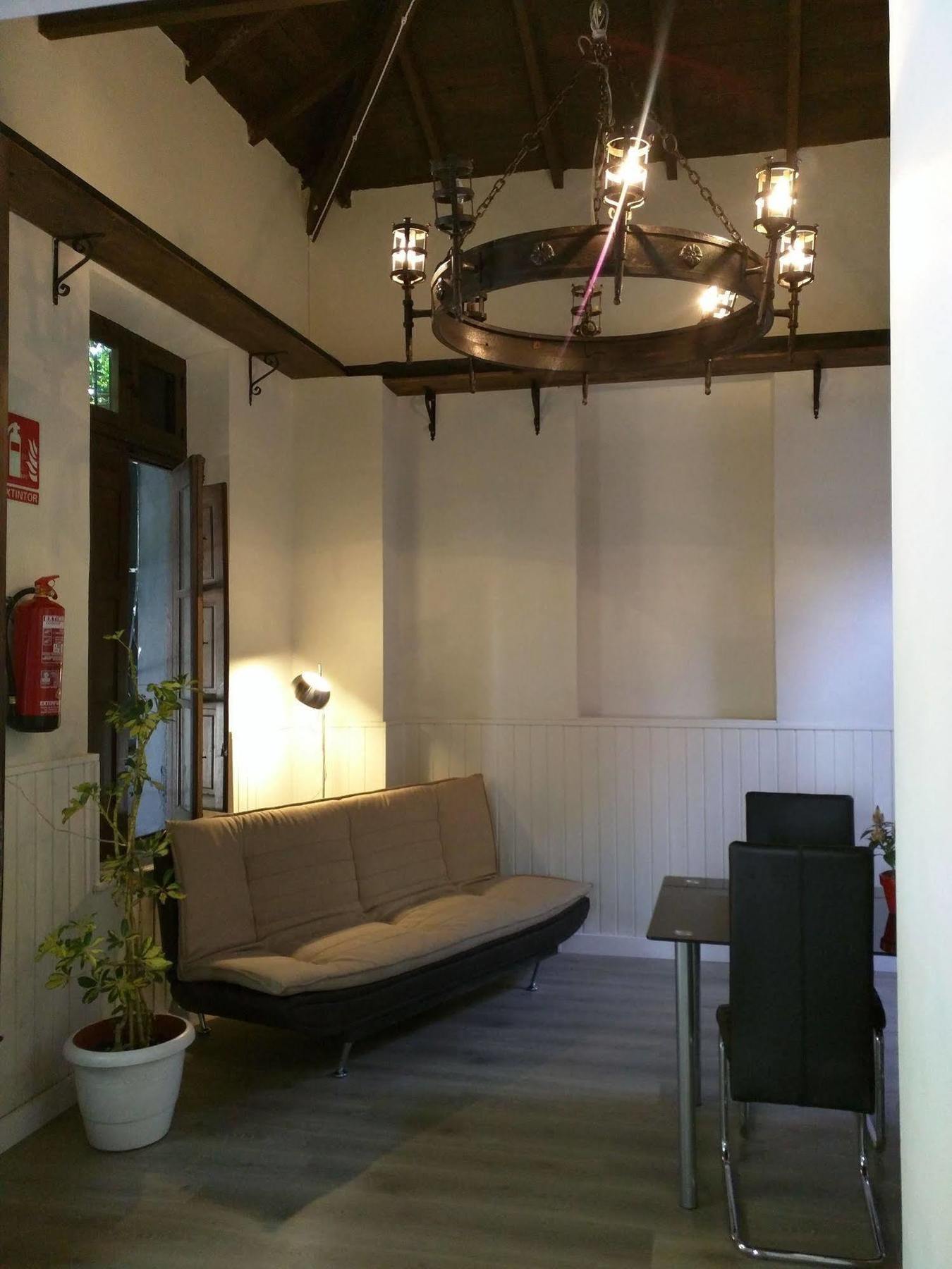Nwt Paradise Urban Hostel อาลิกันเต ภายนอก รูปภาพ