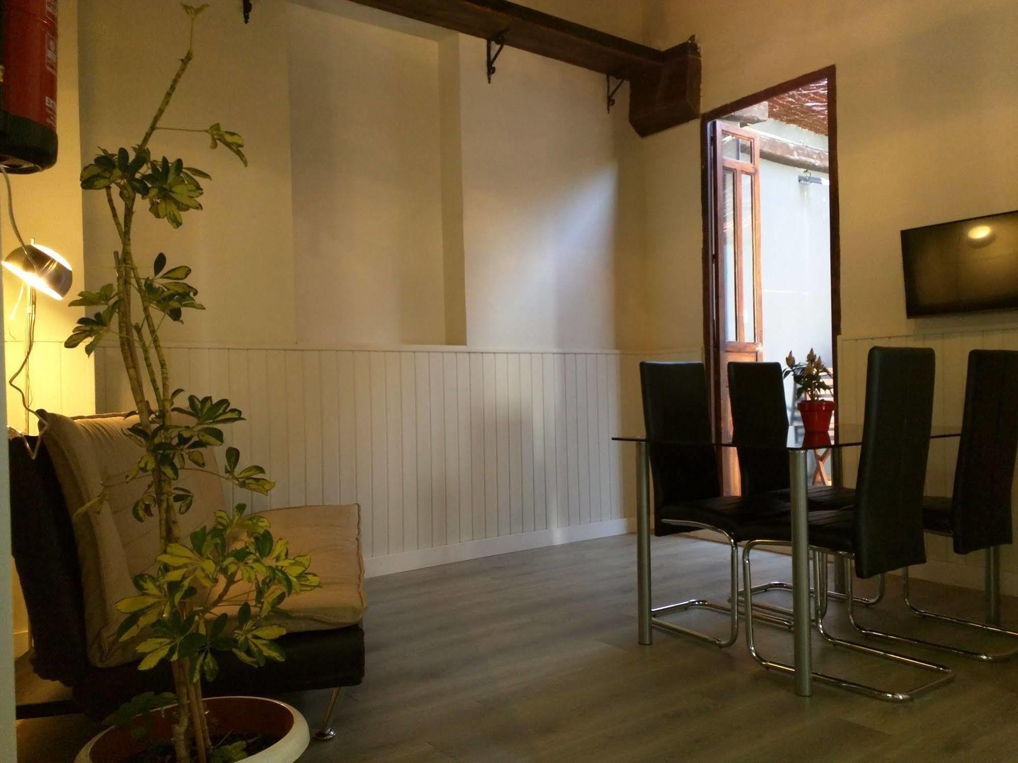Nwt Paradise Urban Hostel อาลิกันเต ภายนอก รูปภาพ
