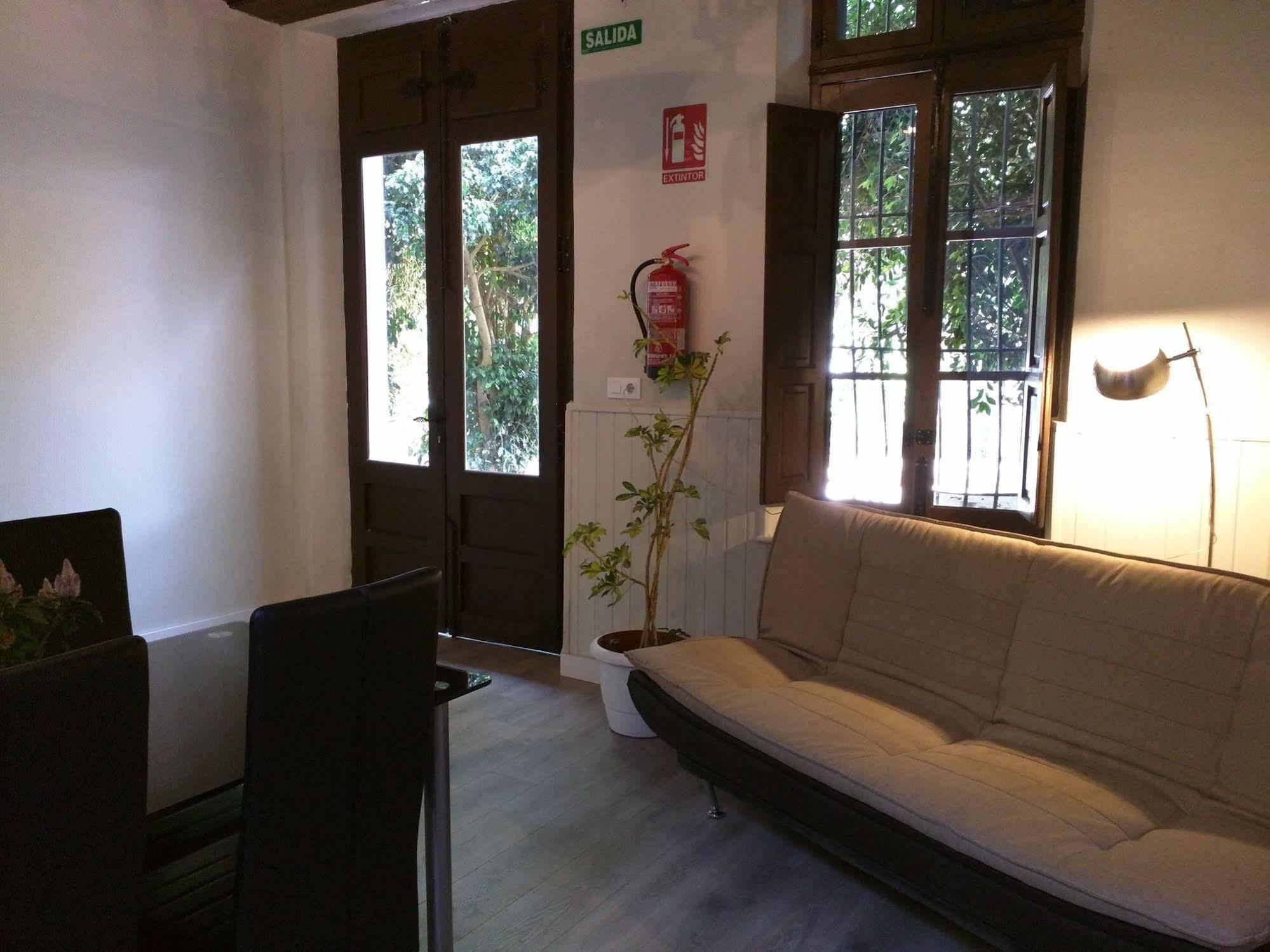 Nwt Paradise Urban Hostel อาลิกันเต ภายนอก รูปภาพ