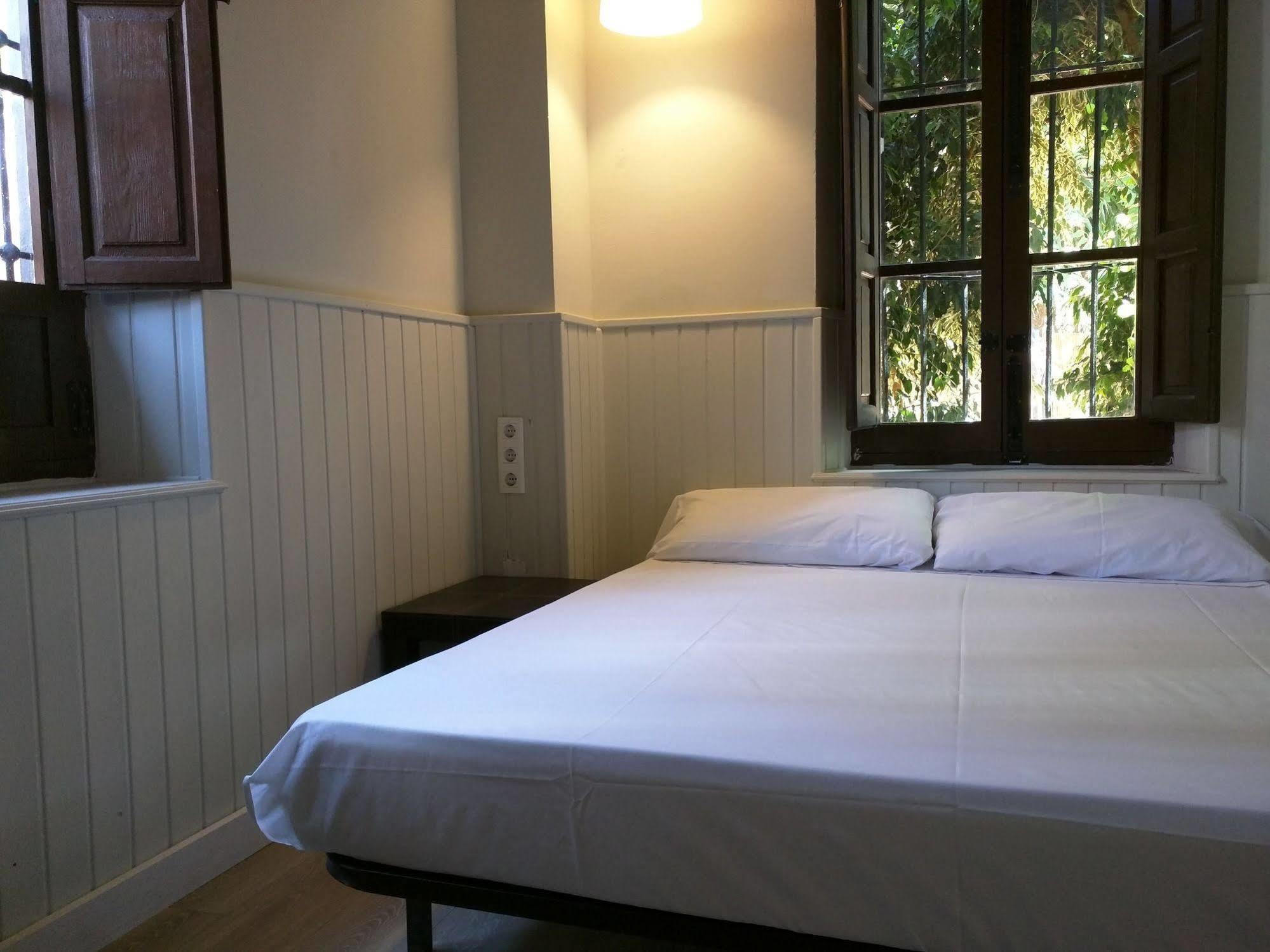 Nwt Paradise Urban Hostel อาลิกันเต ภายนอก รูปภาพ