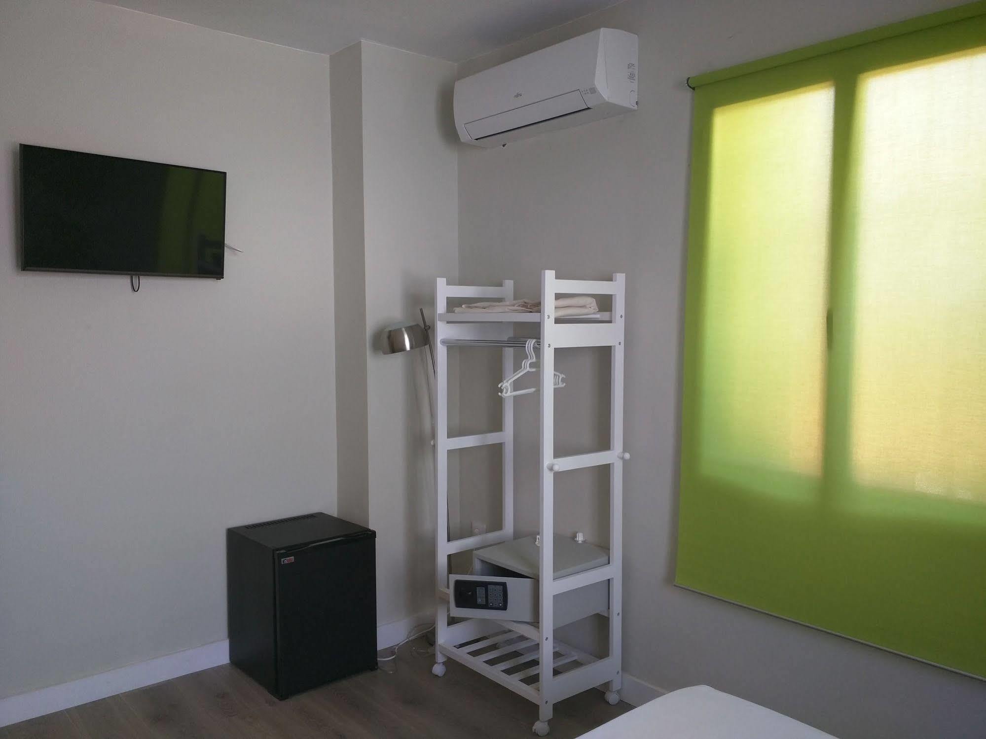 Nwt Paradise Urban Hostel อาลิกันเต ภายนอก รูปภาพ