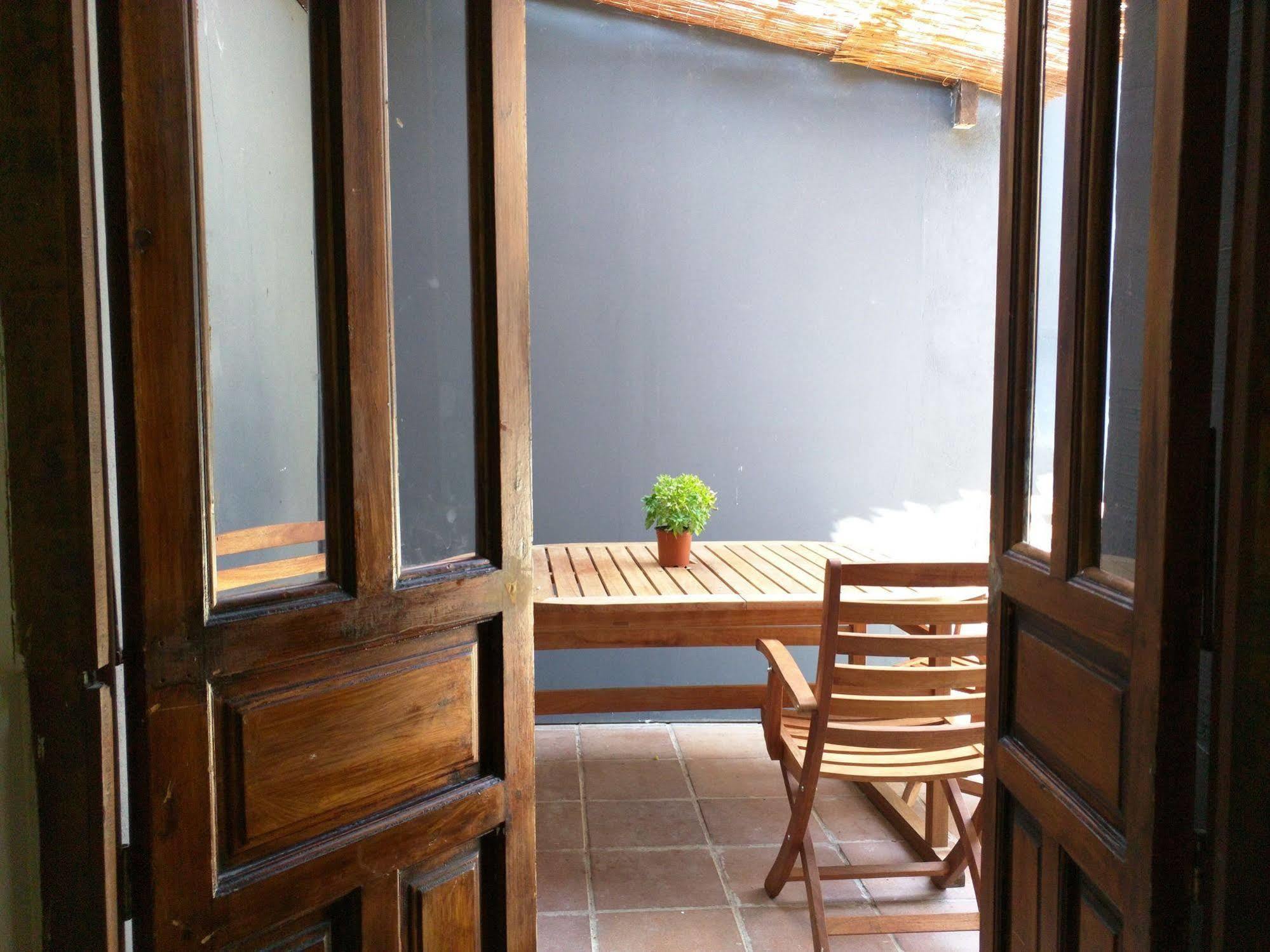 Nwt Paradise Urban Hostel อาลิกันเต ภายนอก รูปภาพ