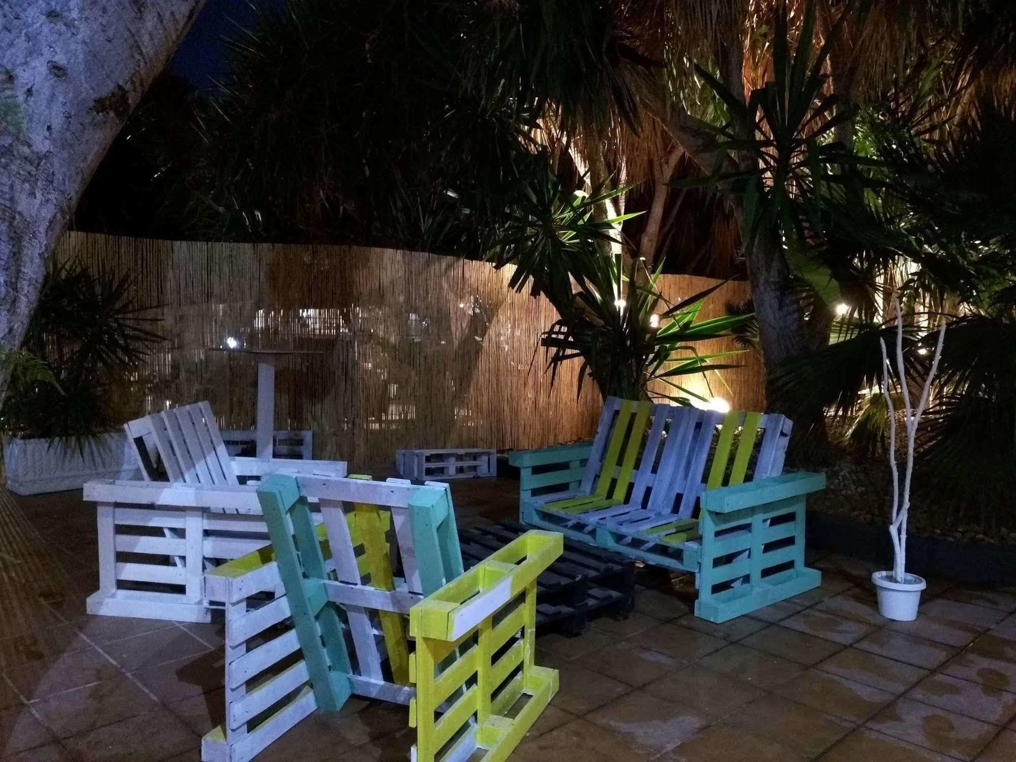 Nwt Paradise Urban Hostel อาลิกันเต ภายนอก รูปภาพ