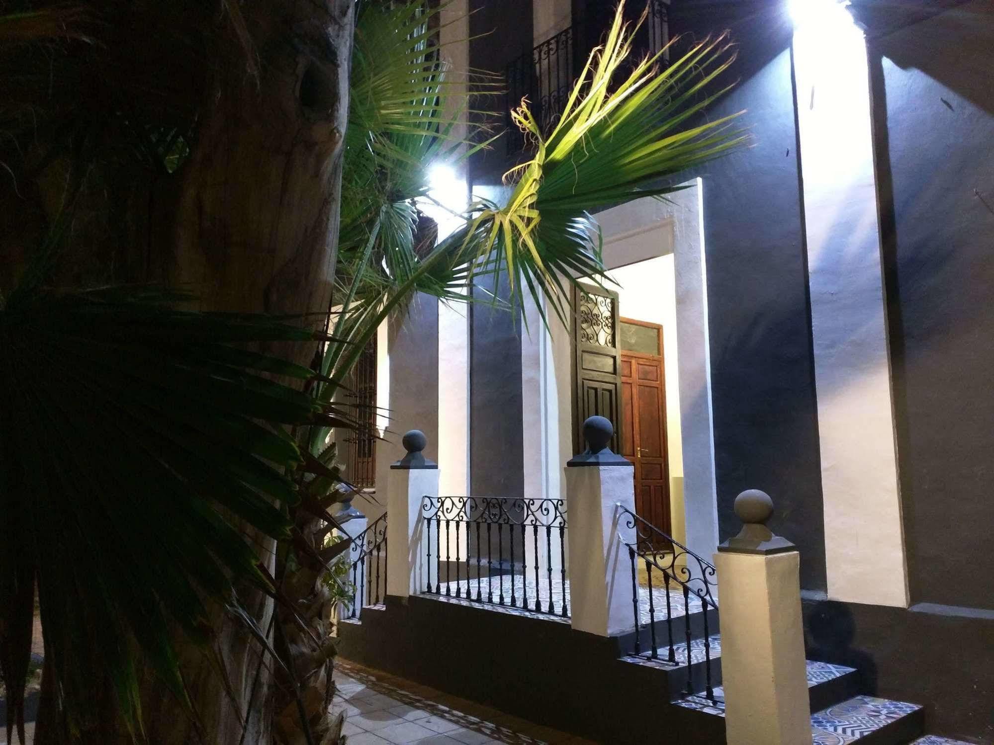 Nwt Paradise Urban Hostel อาลิกันเต ภายนอก รูปภาพ